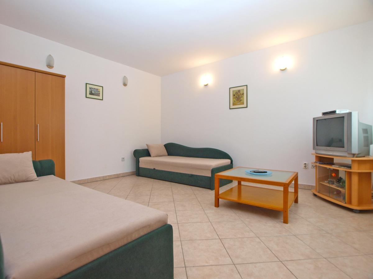 Apartment Alma 1600 Pula Exterior foto